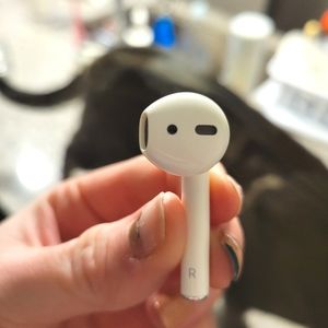 Airpod 2nd Generation RIGHT POD ONLY